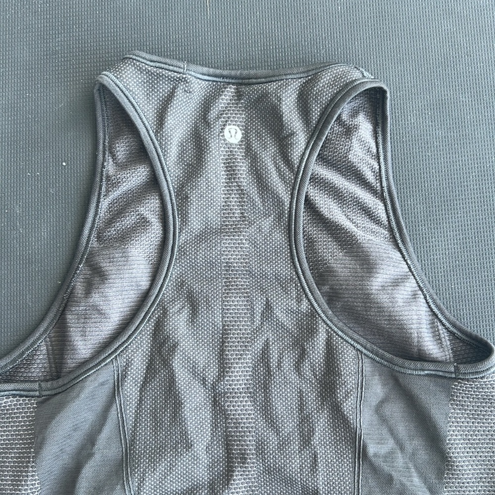 Lululemon tank size 4 charcoal color - Picture 3 of 4